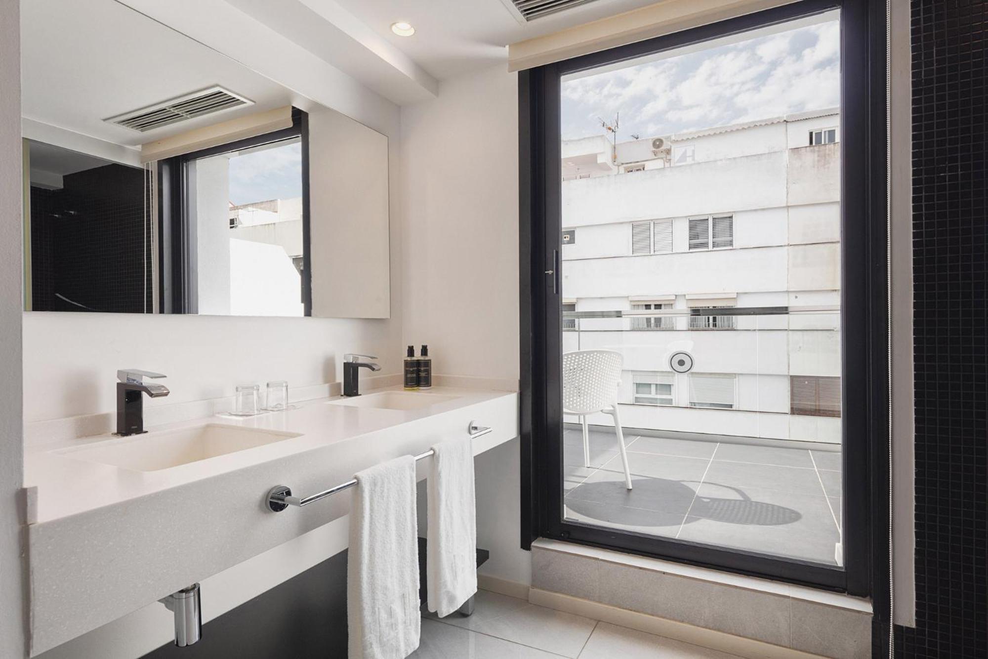 Suite Terrace,1679563441:JPEG